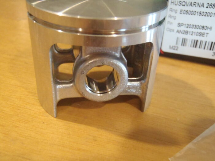 Meteor windowed piston kit for Husqvarna 266 266xp 268 268xp 50mm Caber ring - Image 3