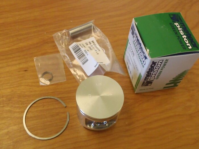 Meteor piston kit for Husqvarna 371, 372, 372XP 50mm with Caber ring Italy - Image 3