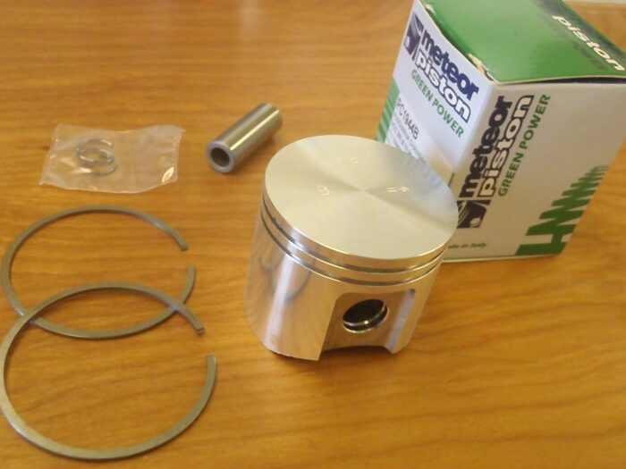 Meteor piston kit for  Husqvarna 385 54mm with Caber rings Italy 537 16 98-71 - Image 3