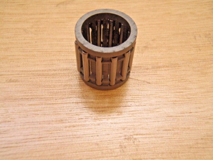 Piston wrist pin bearing for Husqvarna 181 281 288 385 390 394 395 NEW 503 25 61-01 - Image 3