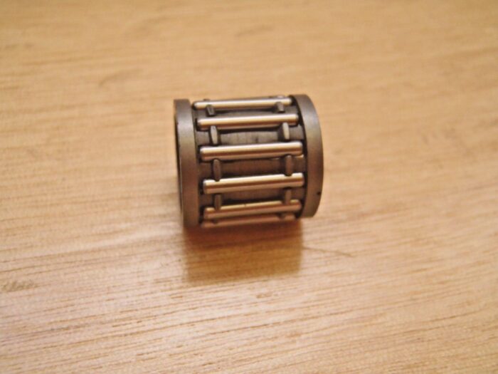 Piston wrist pin bearing for Husqvarna 181 281 288 385 390 394 395 NEW 503 25 61-01