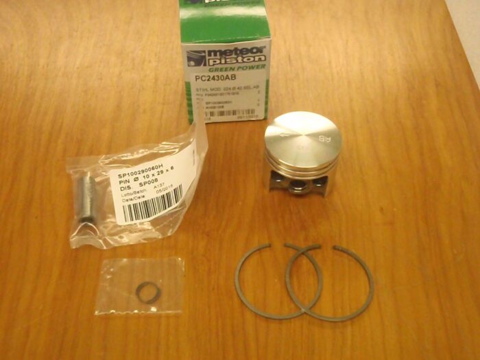 Meteor piston kit for Stihl 024 MS240 42mm with Caber rings Italy 1121 030 2005