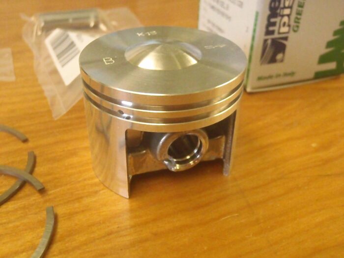 Meteor piston kit for Stihl 028 Super 46mm with rings Italy - Image 4