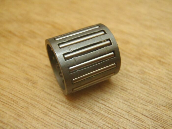 Piston wrist pin bearing for Husqvarna 268 272 365 371 372 372XP 570 357 359 576